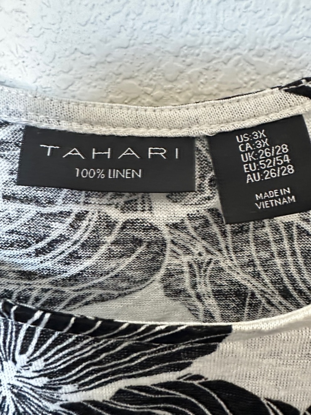 Tahari Black & White Floral Print Tunic 3X - Picture 6 of 7